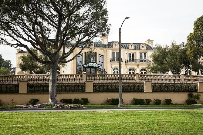 2 Hour Private Tour - Hollywood and Beverly Hills Celebrity Homes - Guides set the tone: the mix of humor, acting hustle, and Q&A