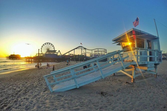 4-Hour private limo Tour of Los Angeles by a TV personality with Free Drinks - Sunset Strip cruise: seeing nightlife on the move