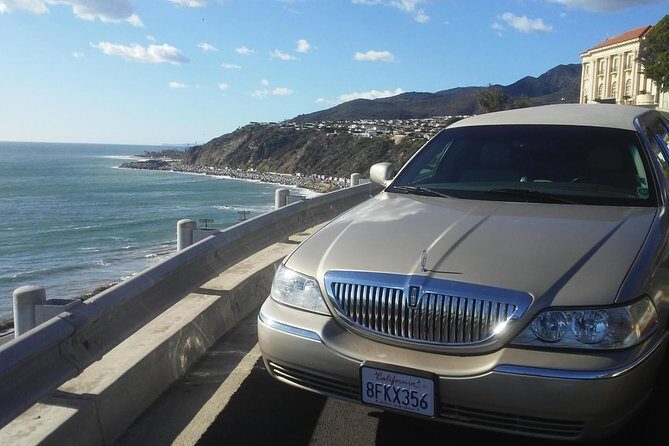 4-Hour private limo Tour of Los Angeles by a TV personality with Free Drinks - Customizing your route without losing time