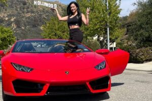 50-Minute Driving Tour: Explore Los Angeles in a Lamborghini - The Hollywood loop: theaters, Walk of Fame stars, and the Highland Avenue spin