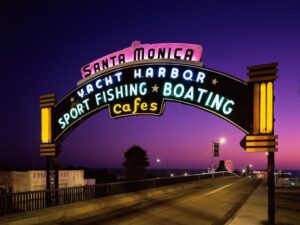 Deluxe Los Angeles Private Full-Day Tour - Pickup and the private van advantage (why it matters in LA)