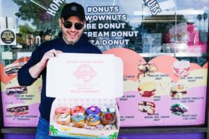 Discover California Donut Culture: Santa Monica’s Sweetest Tour - Meet at 829 Wilshire and get the flow right