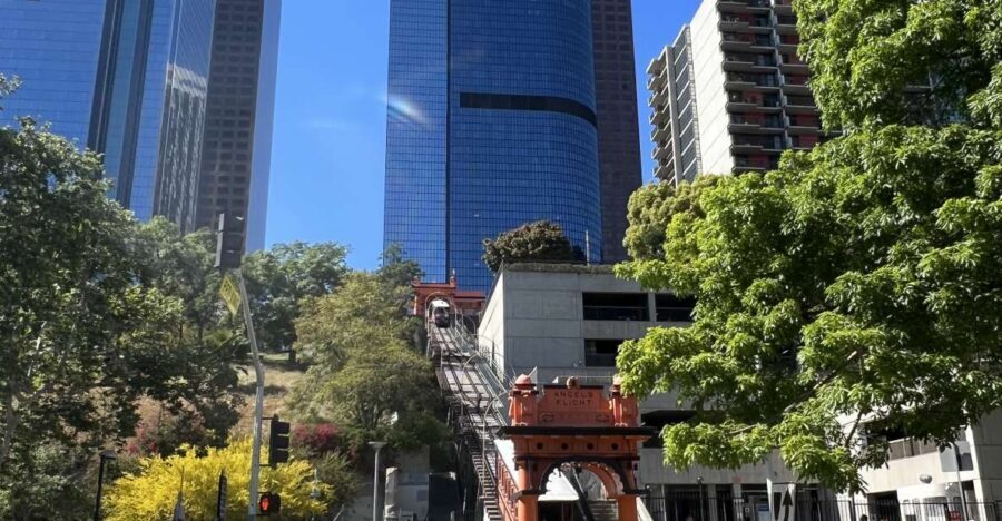 Downtown Los Angeles : Historic district & Little Tokyo - Financial District and Bunker Hill: Walking Through the Business-City Shift