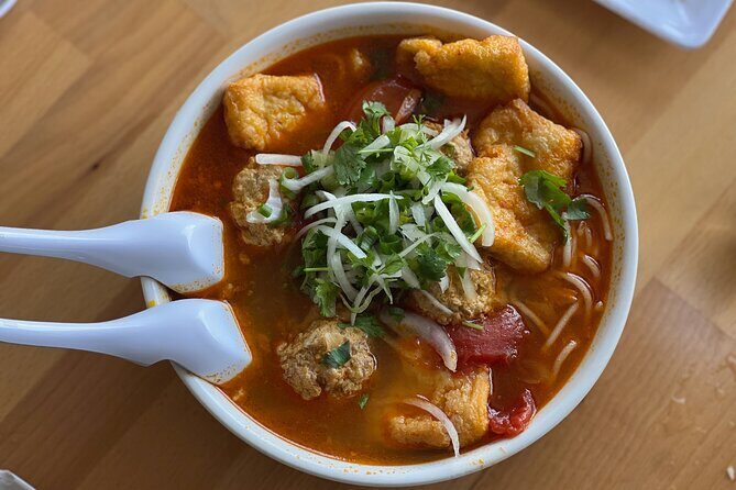 Gourmet Original Farmers Market & Fairfax Walking Food Tour - Starting point at Nong Lá: how to get it right