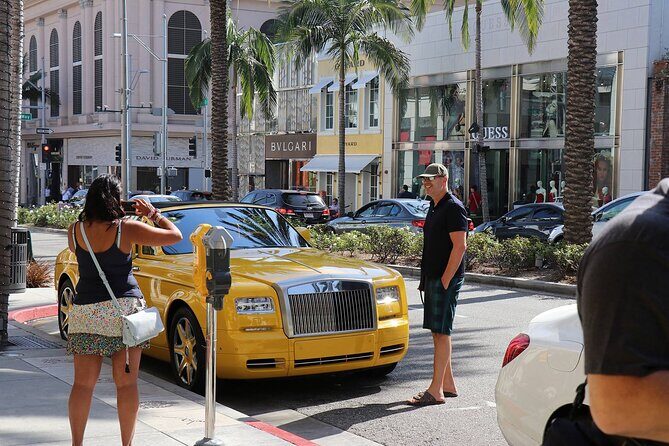 Hollywood and Celebrity Homes Bus Tour - Hollywood Boulevard drive-by: Walk of Fame energy