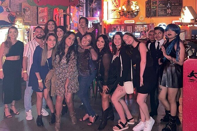 Hollywood Club Crawl in Los Angeles - Hollywood at 9 pm: the vibe and the simple plan