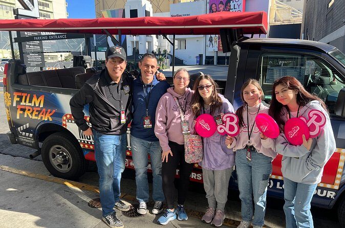 Hollywood Movie and TV Location Tour with Film Insider - Pink’s Hot Dogs: a classic set you can smell from the curb