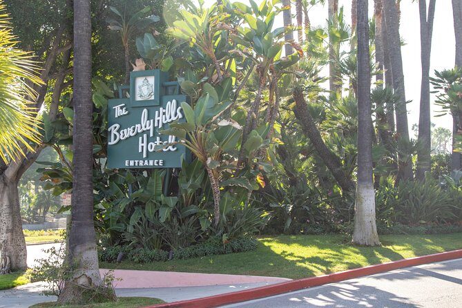 Hollywood Open Bus Tours - Rodeo Drive and the Pretty Woman connection from the curb