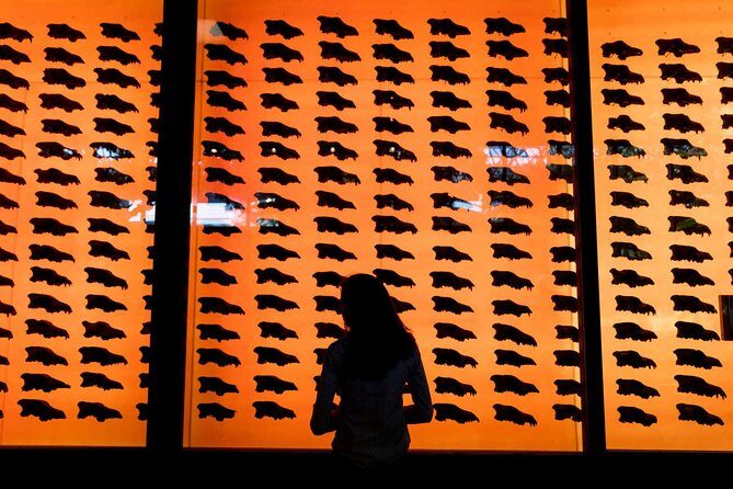 La Brea Tar Pits and Museum Admission Ticket with Excavator Tour - Fossil Lab access and the clear-glass paleontology room