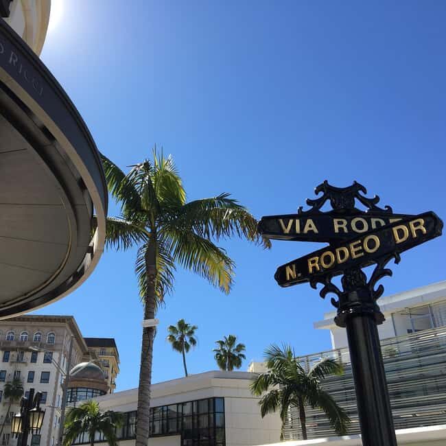 LA: City and Beach Highlights Tour with Transfer Options - Rodeo Drive and Beverly Hills: window shopping with zero stress