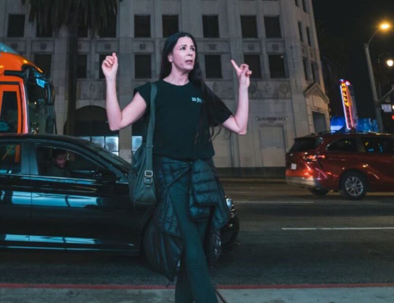 LA Ghosts Boos and Booze Haunted Pub Crawl - Finding Your Guide: Hollywood & Highland, Lantern in Hand