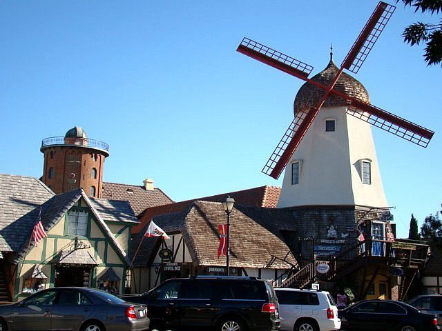 LA: San Francisco, Yosemite, Vegas & Hoover Dam 5-Day Tour - Day 1: Santa Barbara Mission, Solvang, and Carmel with Route 1 drama
