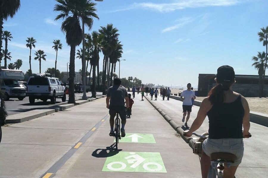 LA: Santa Monica & Venice Beach Bike Adventure - Santa Monica Pier: classic, but better with a bike-lens