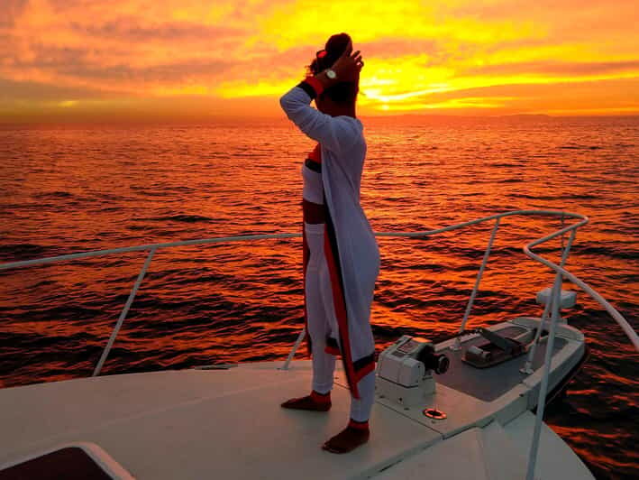 Long Beach: 3hr Private Yacht Trip (1 ticket covers 1-6 ppl) - The route along the Long Beach waterfront: iconic views, real shoreline texture