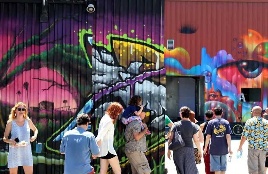 Los Angeles: Arts District Street Art, Graffiti Walking Tour - Finding your guide at Colyton and Palmetto