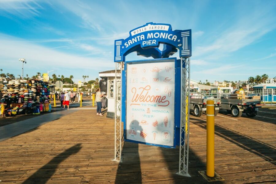 Los Angeles: City Group Tour with Hollywood & Beverly Hills - Hollywood Walk of Fame and the sign: the stops you plan around