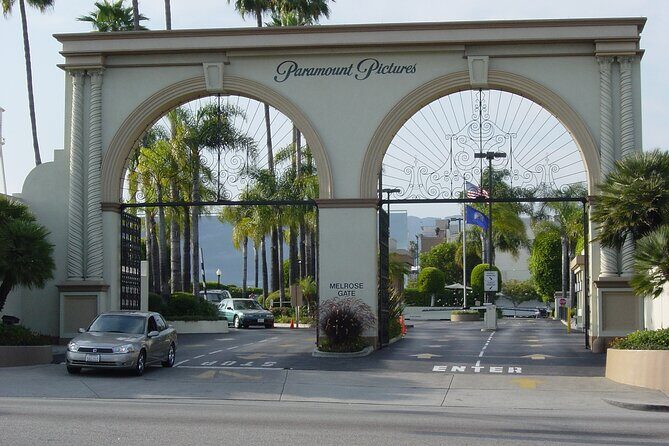 Los Angeles: Exclusive Celebrity Homes Tour for Groups & Families - Chateau Marmont and the Comedy Store: the classics people always reference