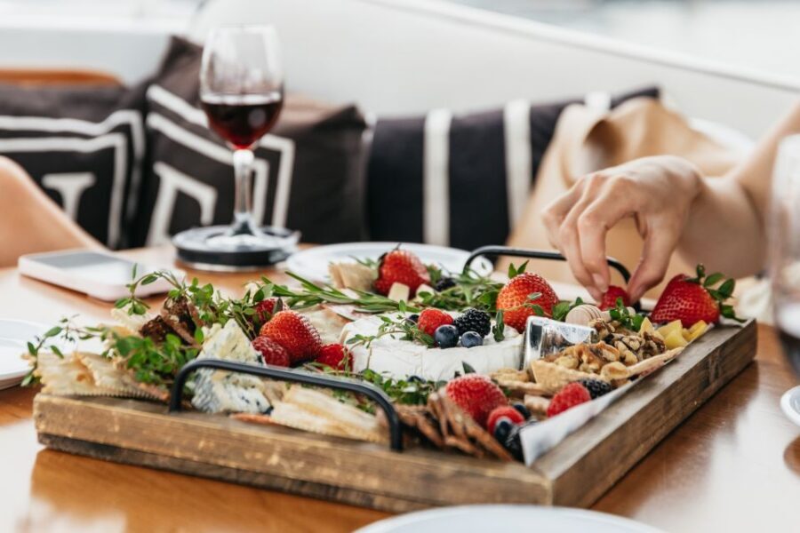 Los Angeles: Luxury Cruise with Wine, Cheese & Sea Lions - Cruising Marina del Rey on a Fully Electric Duffy Boat