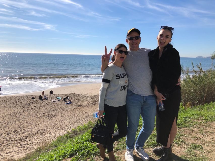 Malibu: Celebrity Homes, Beaches & History Tour - Small group comfort: you’ll hear the guide and get photo time