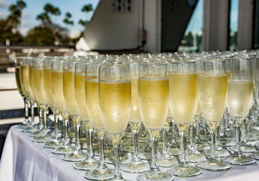 Marina Del Rey: Christmas Eve Buffet Brunch or Dinner Cruise - Key Points to Know Before You Go
