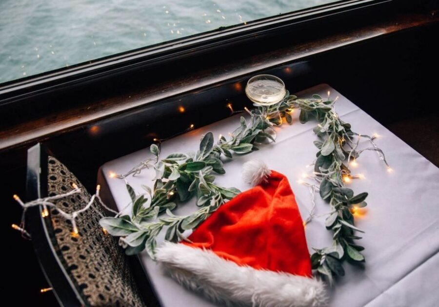 Marina Del Rey: Christmas Eve Buffet Brunch or Dinner Cruise - Drinks, Music, and the Holiday Mood on Board