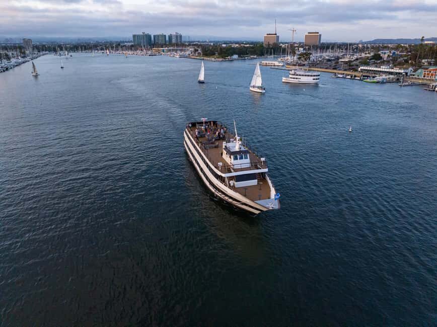 Marina del Rey: City Cruises Champagne Brunch Cruise - Dress Code and Comfort: What to Wear for an Upscale Casual Yacht Brunch