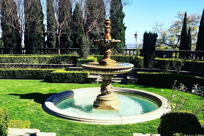 Private Scandals and Ghost Tour of Hollywood and Beverly Hills - The SUV-and-guide setup that changes the vibe