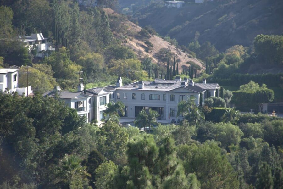 Sightseeing Hollywood Tours - Beverly Hills celebrity homes and Rodeo Drive: what you’re really seeing