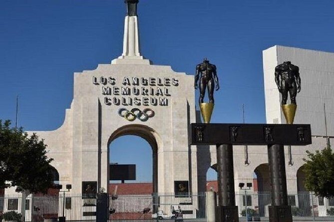 Sightseeing Tour of Los Angeles from LAX Hotels - LAX hotel pickup and the van rhythm you’ll feel all day