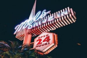 Sightseeing Tour of Los Angeles from LAX Hotels - Los Angeles Memorial Coliseum and the Downtown LA contrast in 20 minutes