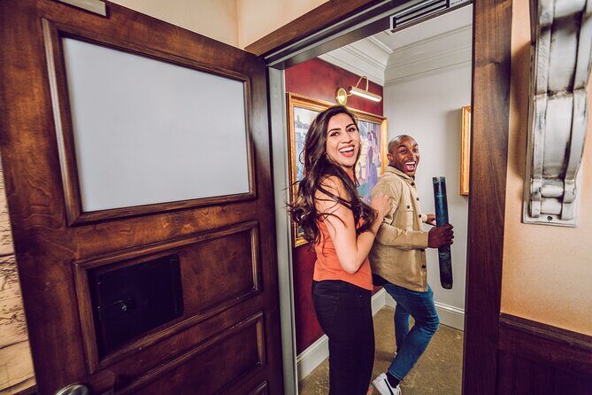 The Escape Game LA: Epic 60-Minute Adventures in Century City - Guides help you win without taking over