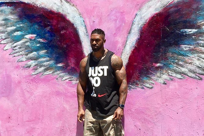 The Ultimate LA and Hollywood Photo Tour - Melrose Avenue street art and the Angel Wings mural