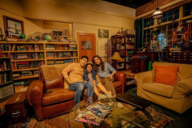 Warner Bros. Studio Tour Hollywood - Central Perk and Friends fountain: the stop that snaps fans into focus